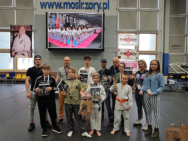 SZEŚĆ MEDALI DLA CIESZYŃSKIEGO KYOKUSHIN