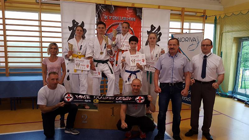 SZEŚĆ MEDALI DLA CIESZYŃSKIEGO KYOKUSHIN