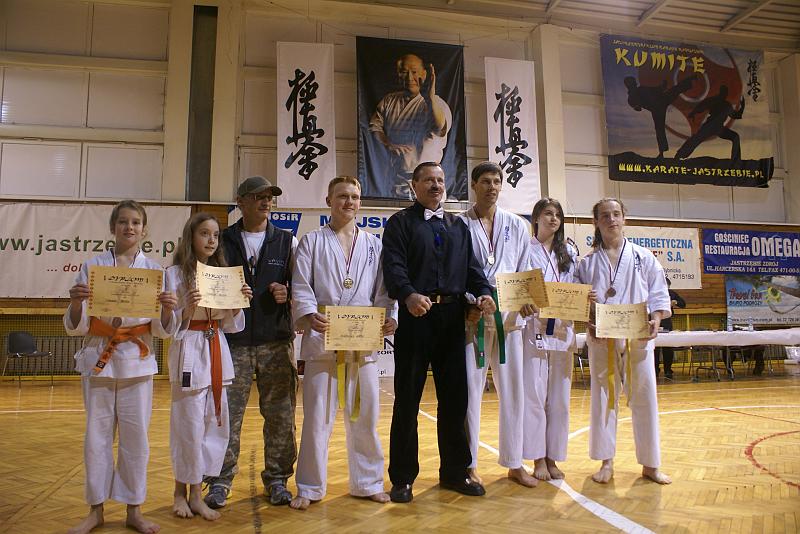 SZEŚĆ MEDALI CIESZYŃSKIEGO KYOKUSHIN