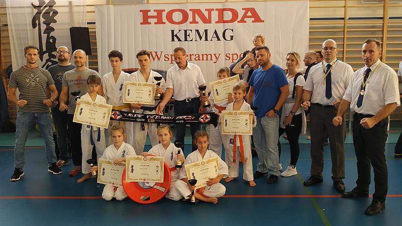 SIEDEM MEDALI CIESZYŃSKIEGO KYOKUSHIN