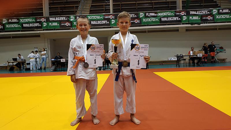 DWA MEDALE DLA CIESZYŃSKIEGO KYOKUSHIN NA PUCHARZE BESKIDÓW