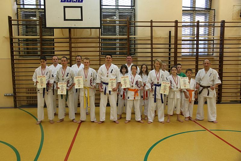 OSIEM MEDALI DLA CIESZYŃSKIEGO KYOKUSHIN