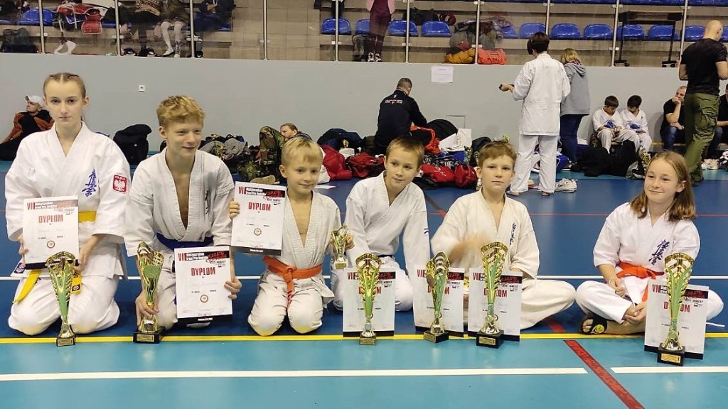 ZNAKOMITY START ZAWODNIKÓW CIESZYŃSKIEGO KYOKUSHIN NA ZAKOŃCZENIE SEZONU