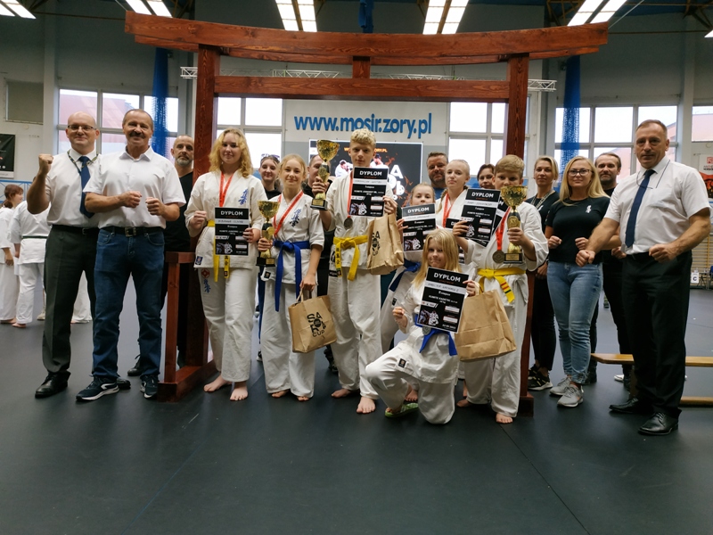 SIEDEM MEDALI DLA CIESZYŃSKIEGO KYOKUSHIN NA IX TURNIEJU KARATE KYOKUSHIN SARI CUP